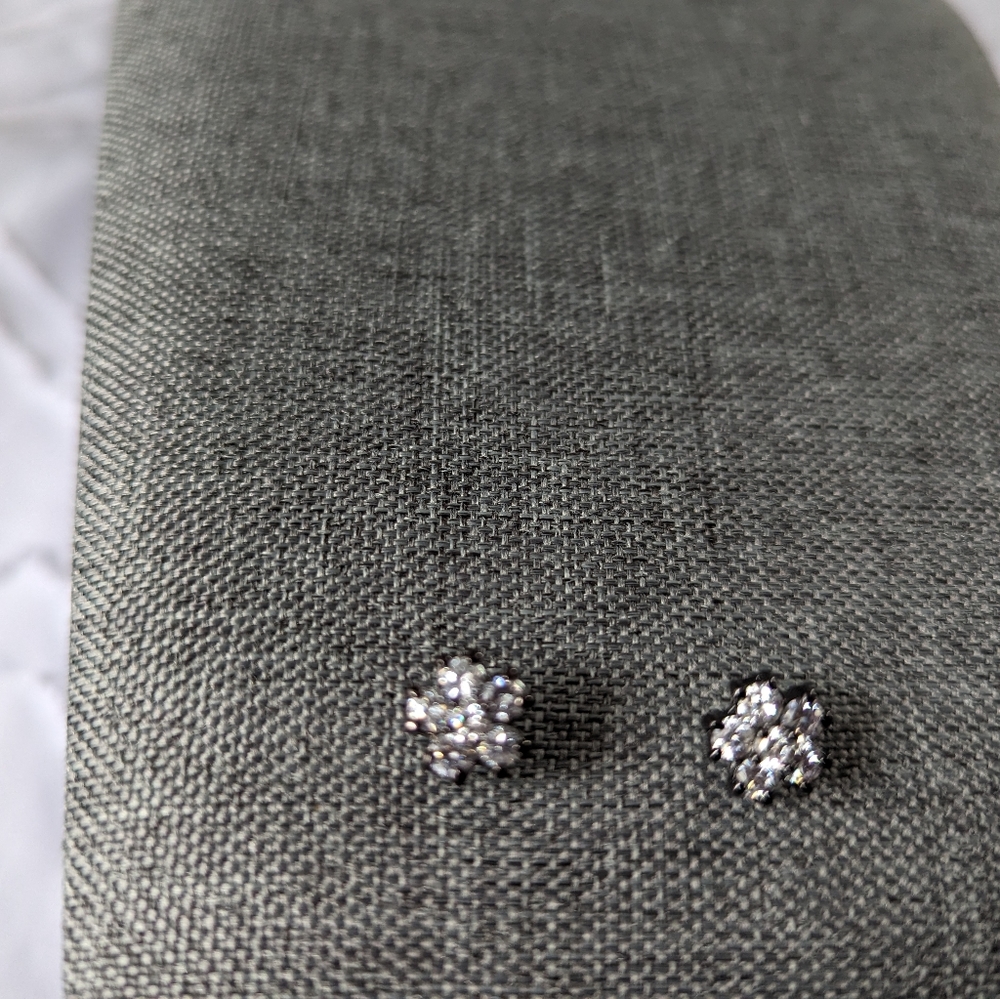 Rhinestone pierced earrings
